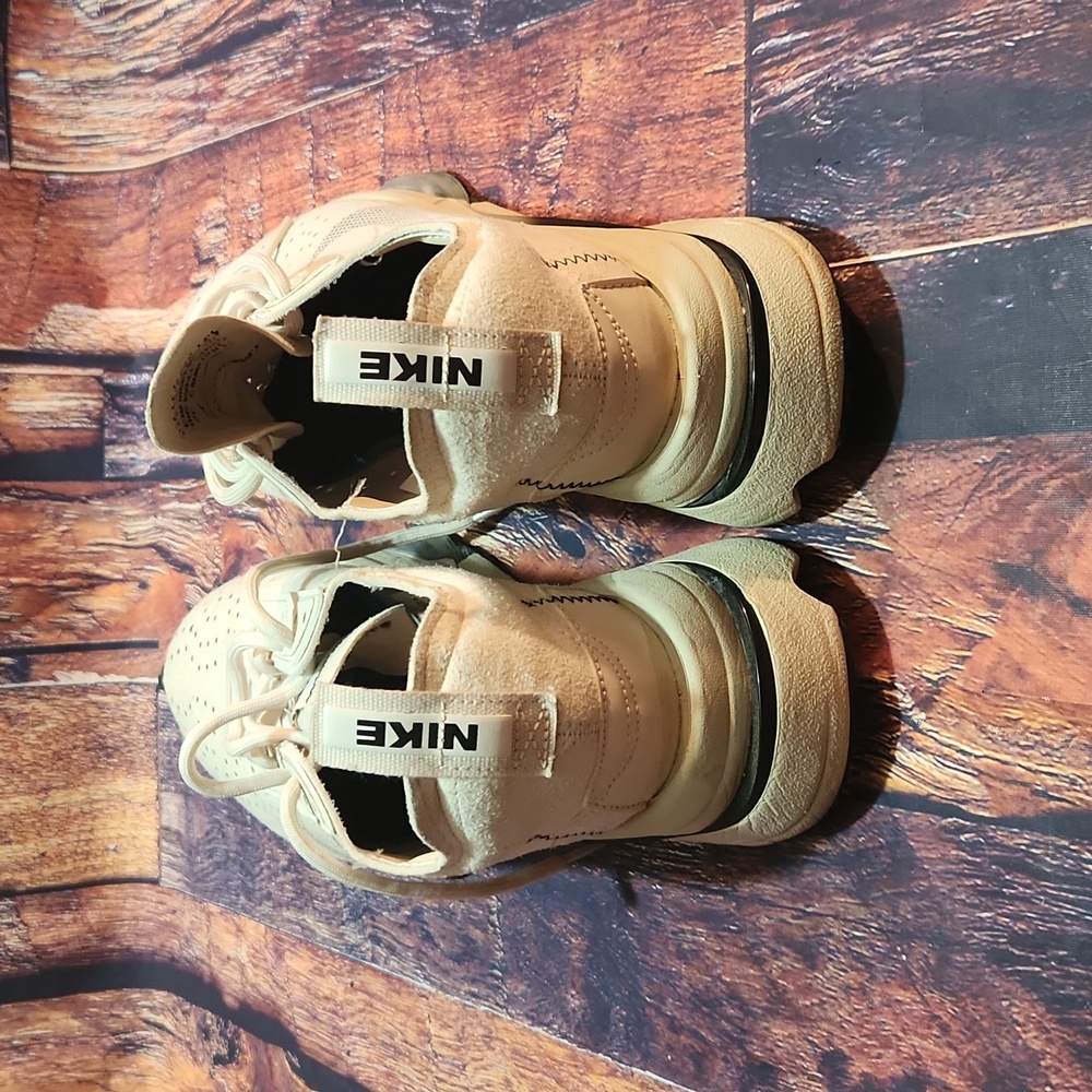 Nike Air Zoom Sneakers - Picture 3 of 4